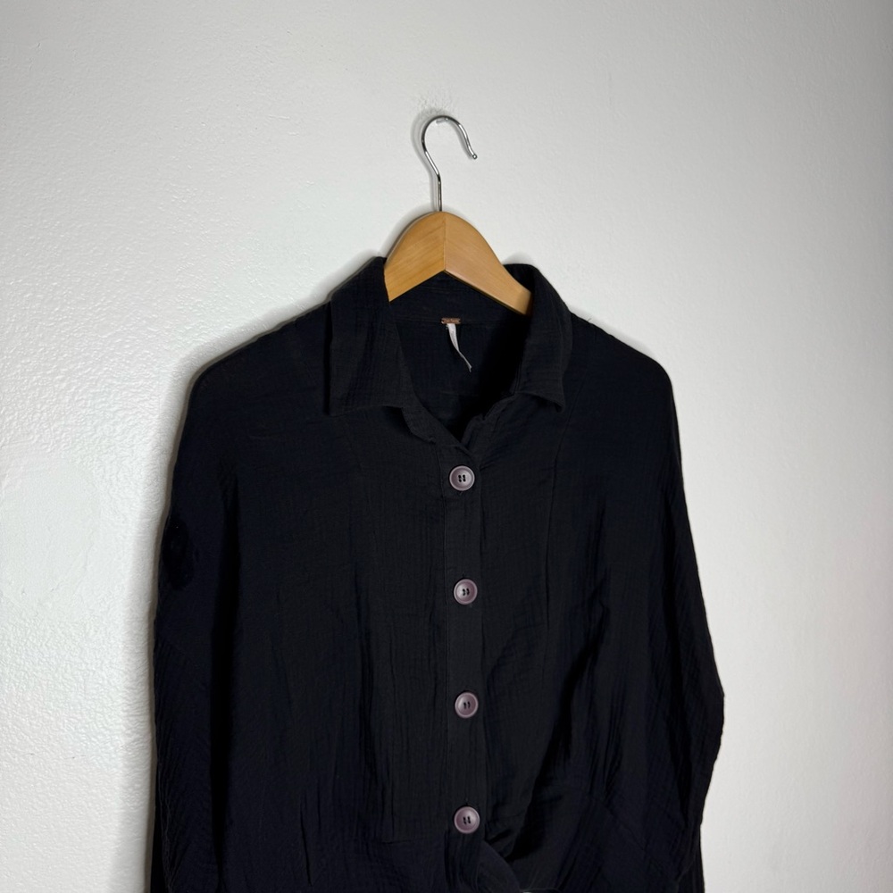 Free People Sunstreaks Black Cotton Gauze Button Front Tie Hem Shirt Top Size M - Picture 4 of 8